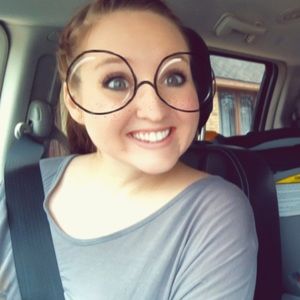 Meet your Posher, Becca